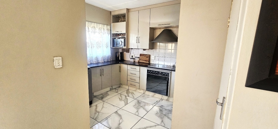 To Let 3 Bedroom Property for Rent in Waterval East North West